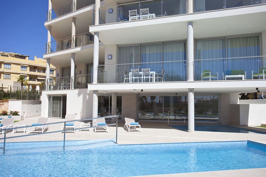 Zona piscina Apartaments Posidonia